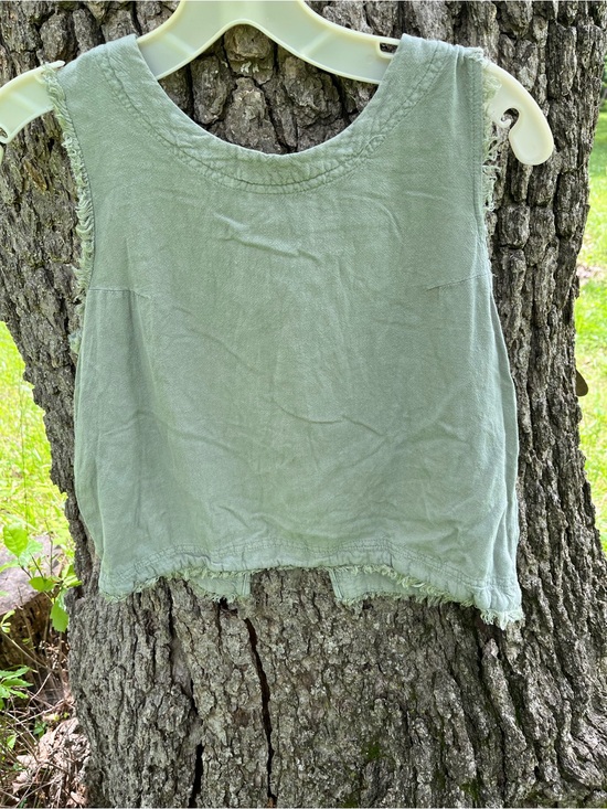 Thread & Supply Tops - ⭐️Thread & Supply Frayed Hem Sleeveless Blouse in size S